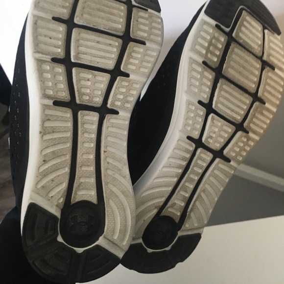 Black & White Under Armour Shoes. - Picture 3 of 4